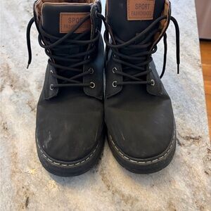 Black Men's Boots size 8.5 nice preowned condition sport fashion